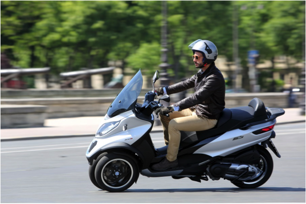 Der Piaggio MP3 500 ABS / ASR Sport darf mit einem PKW-Führerschein gefahren werden, wenn dieser vor dem 19. Januar 2013 erworben wurde.