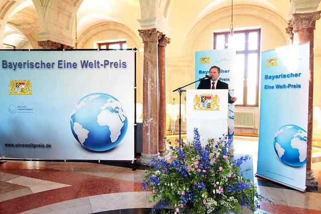 Hermann Imhof bei seiner Laudatio in der Bayerischen Staatskanzlei.