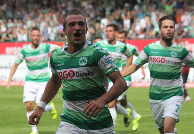 Veton Berisha (M.) hat bereits sieben Treffer für das Kleeblatt erzielt und möchte auch am Sonntag zum Heimsieg beitragen.