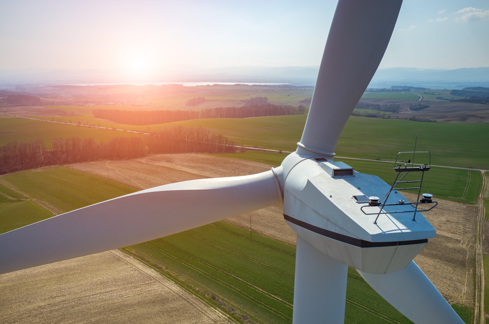 Die sogenannte 10 H-Regelung für Windkraftanlagen sind im Wesentlichen mit der Bayerischen Verfassung vereinbar. So urteilte heute der Bayerische Verfassungsgerichthof.