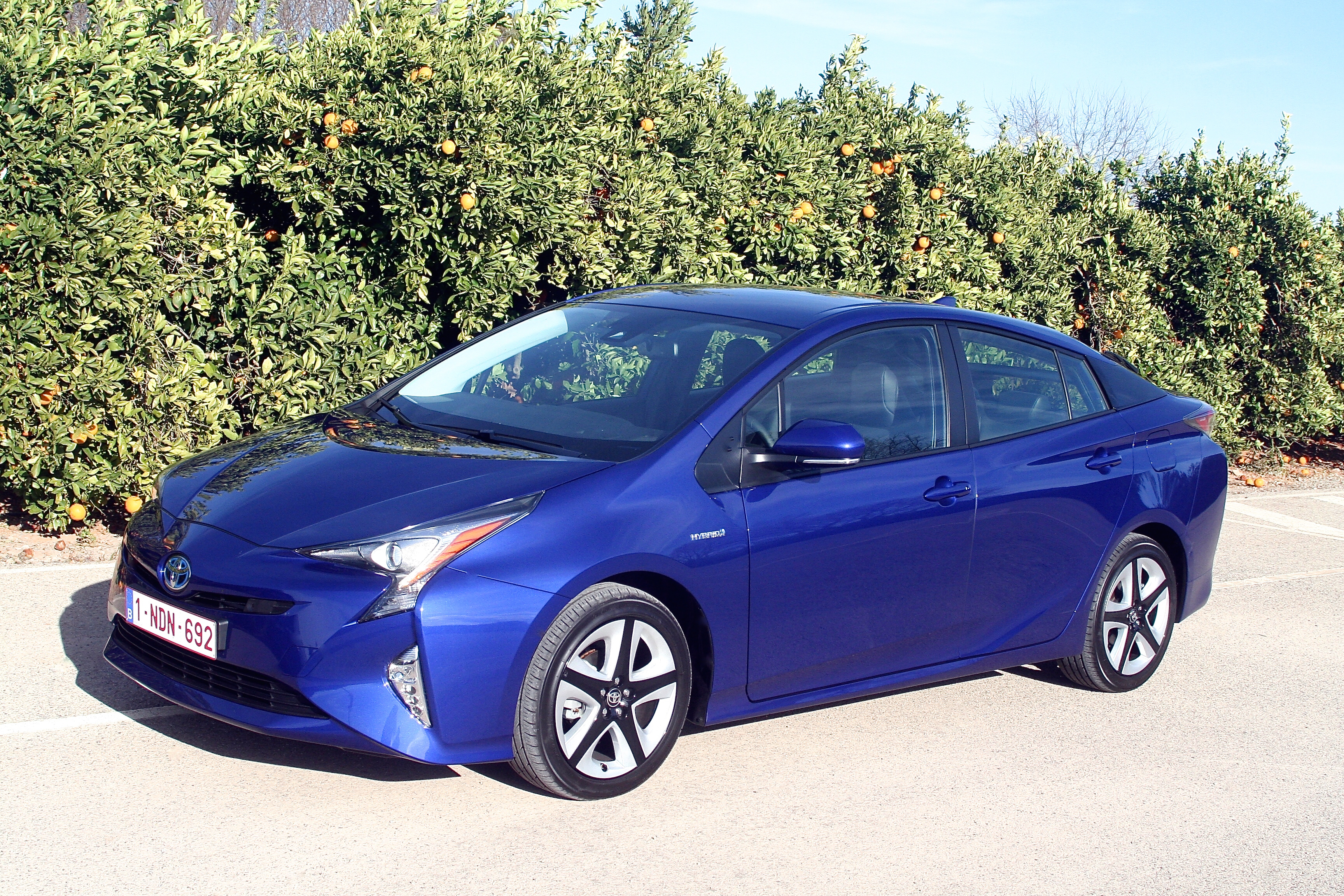 Der jetzt 4,54 Meter (+6 cm), 1,75 Meter breite (+1,5 cm) und 1,47 Meter (-2 cm) hohe Prius wartet mit einem unveränderten Radstand von 2,70 Metern auf und bietet bessere Innenraumverhältnisse als der Vorgänger. Fotos: Auto-Medienportal.Net/Kernbach