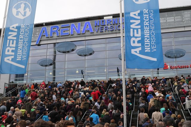 Großer Besucherandrang in der ARENA. | Foto: Udo Dreier/bayernpress