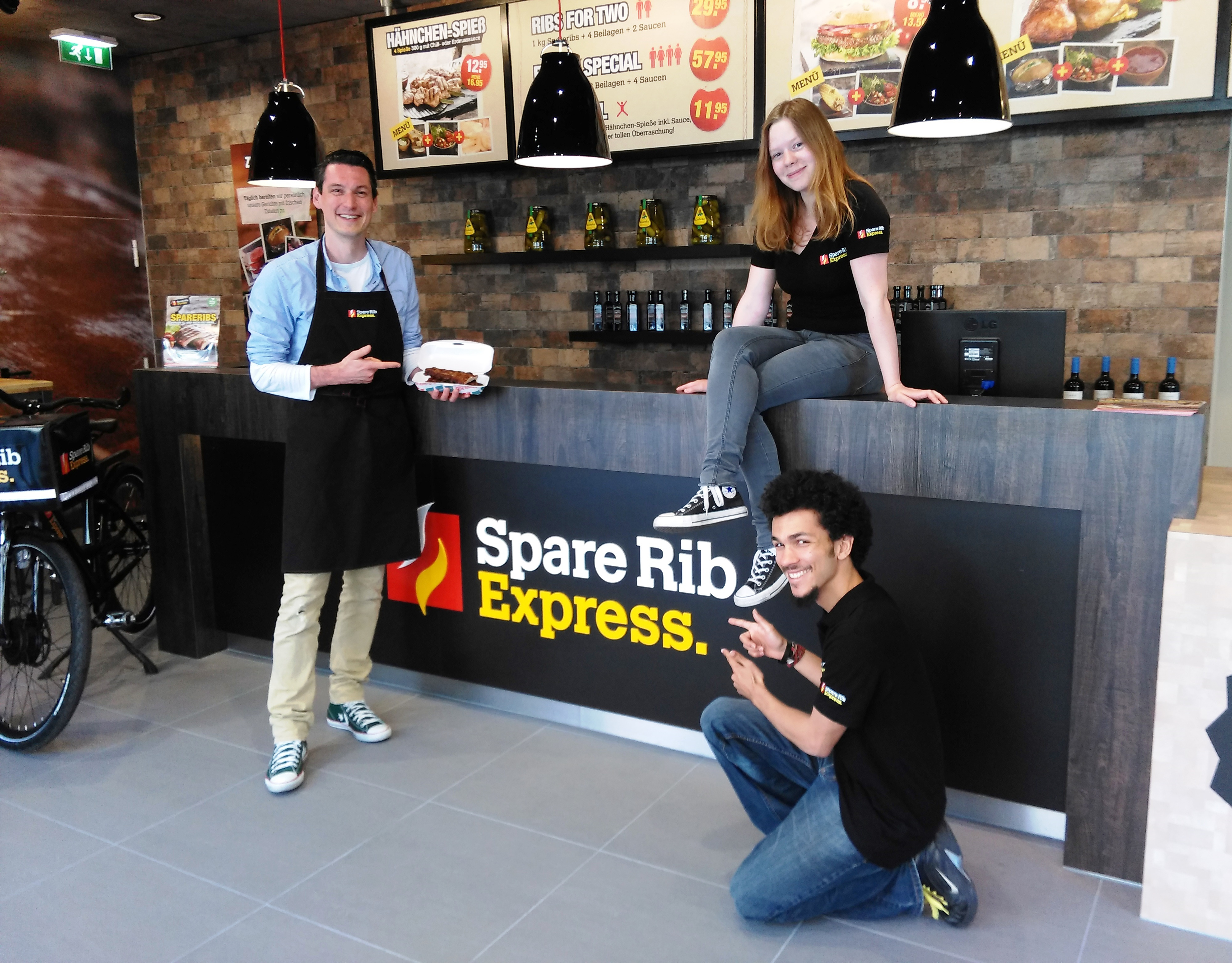 Das Team von Spare Rib Express bietet eine große und leckere Auswahl gegen den großen und kleinen Hunger.