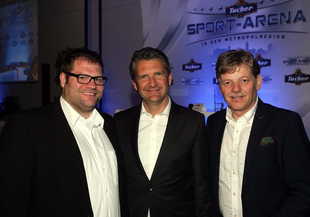 Dominik Beck (l.), Der Beck, Ralf Schepull (M.), BMW-Niederlassungsleiter, und Gunther Butz, Geschäftsführer Tucher Brauerei. | Foto: © J. König