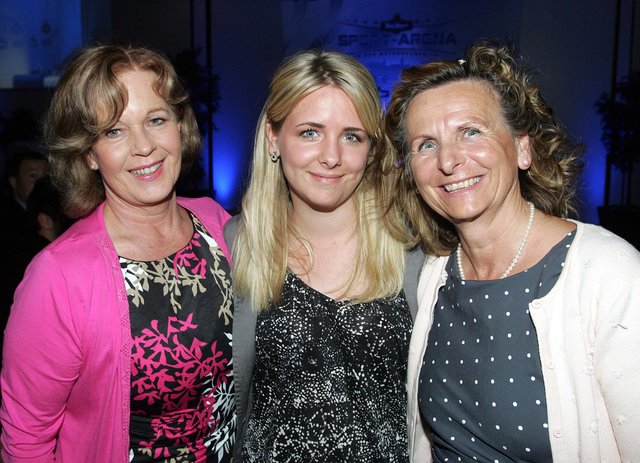 Gudrun Maiser (l.), Inhaberin „Novina Hotel Herzo-Base“, und Beatrice Höfler (r.), mit Tochter Esther. | Foto: © J. König