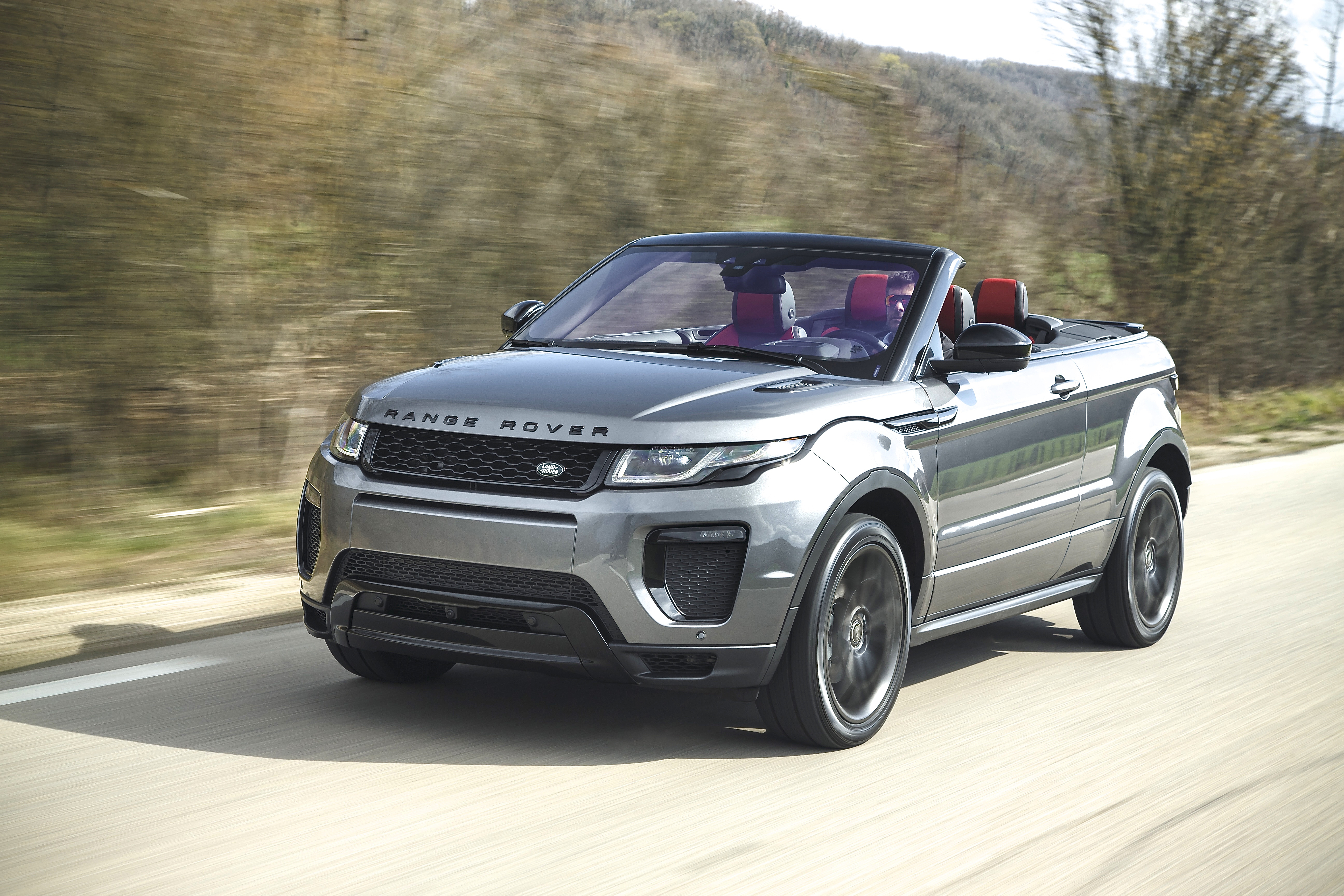 Eine Klasse für sich: Das neue Range Rover Evoque Cabriolet erobert ab sofort auch deutsche Straßen. Foto: Hersteller