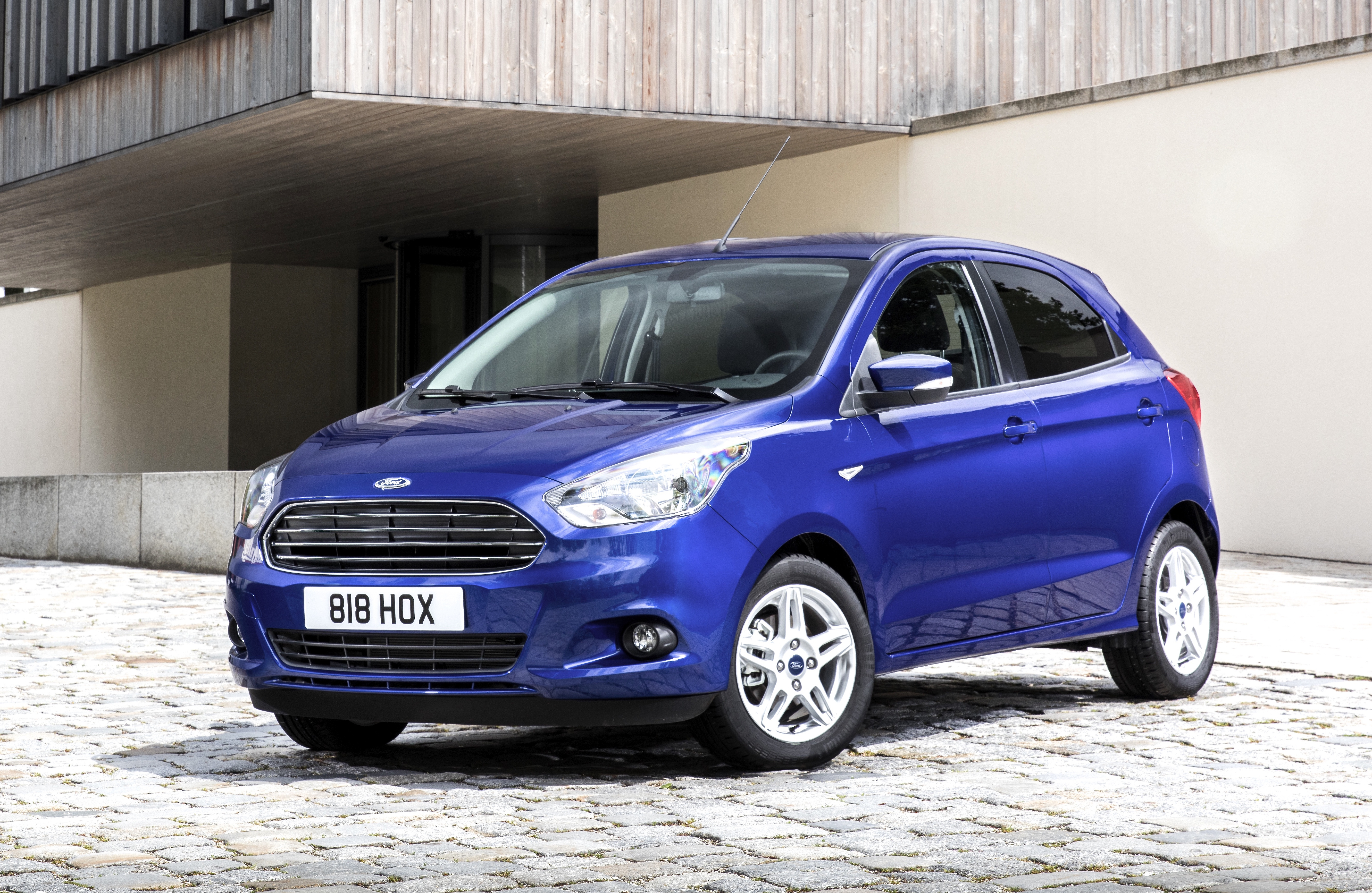 Der Neue Ka+ glänzt mit erstaunlich viel Serienausstattung sowie einem für Fahrzeuge seiner Außenmaße respektablen Innenraum. Foto: Ford