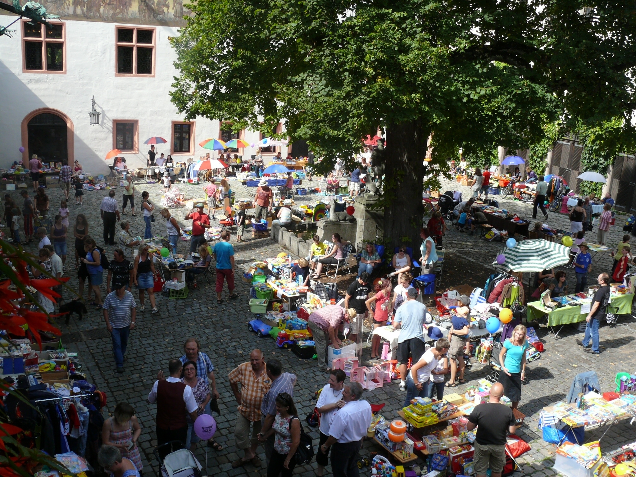 Trempelmarkt im Schlosshof