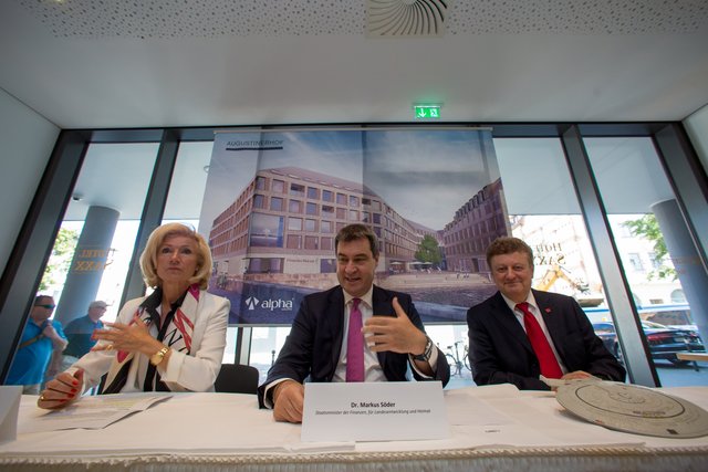 Pressekonferenz mit Dr. Markus Söder (Mitte), dem Generaldirektor des Deutschen Museums, Prof. Dr. Wolfgang M. Heckl, und der Kulturreferentin der Stadt Nürnberg, Prof. Dr. Julia Lehner, über den vorgesehenen Standort für die neue Zweigstelle des Deutschen Museums in Nürnberg. | Foto: stmflh.bayern.de