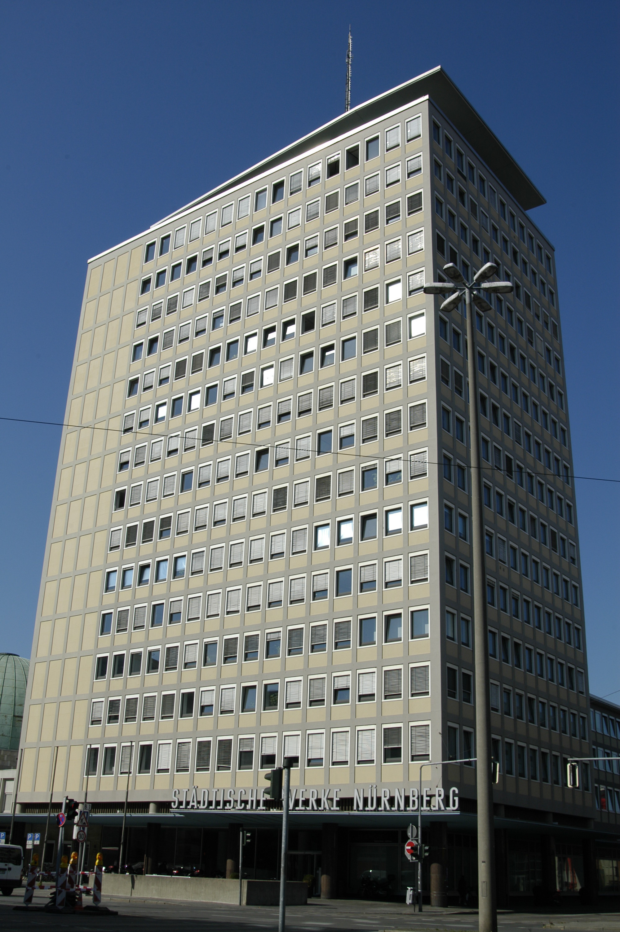 Das berühmte Hochhaus am Plärrer wurde von Nürnberger Architekten Wilhelm Schlegtendal konzipiert.
