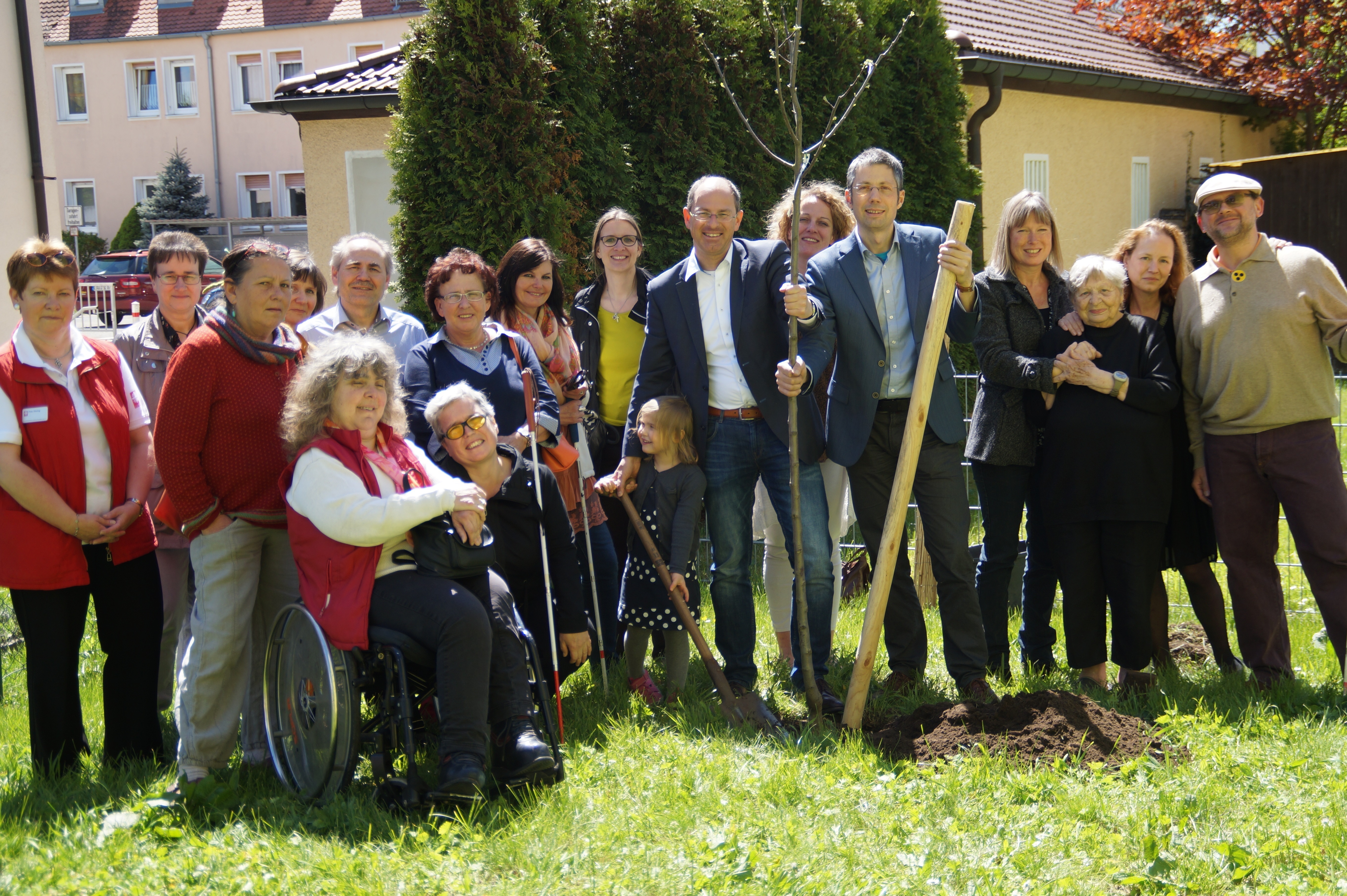 Im Sommer gehört zum gemütlichen Beisammensein ein schöner Garten.