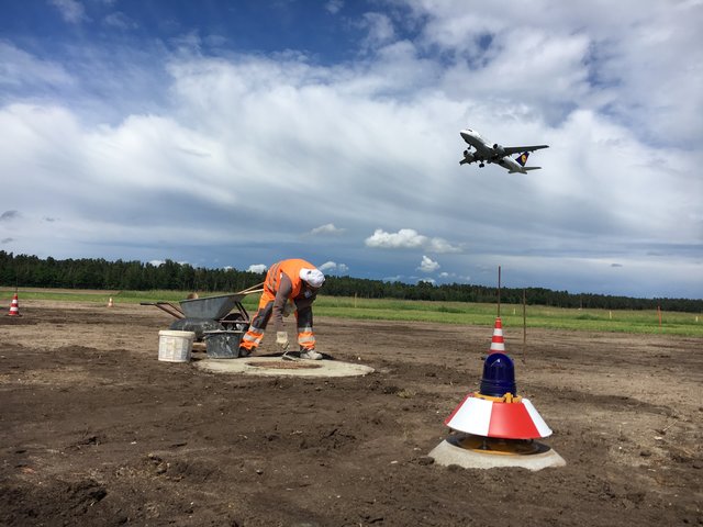 Ein Teil der Sanierungsarbeiten fanden tagsüber bei laufendem Flugbetrieb statt, der Flugverkehr wurde durch die Baumaßnahmen nicht beeinträchtigt. | Foto: Airport Nürnberg