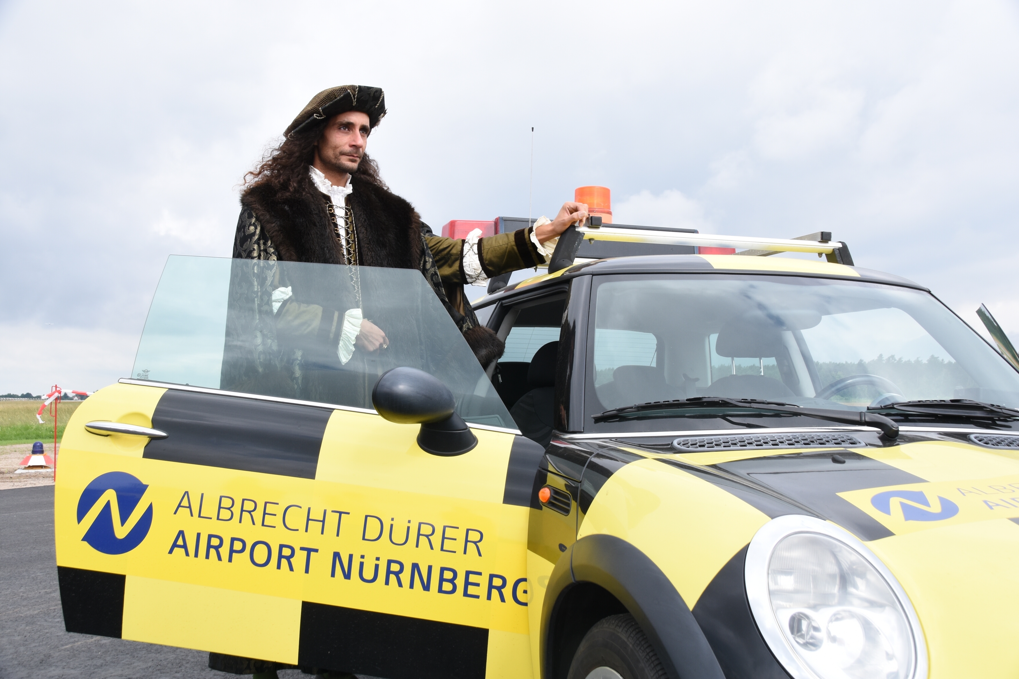 ,,Dürer" höchstpersönlich eröffnete den neuen Rollweg.
