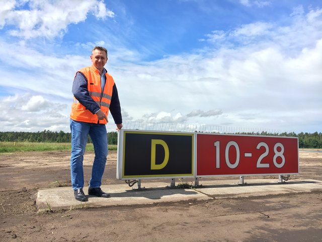 Projektleiter Heinz Huber: „ Wir sind froh, die Sanierung des wichtigen Rollwegs Delta im vorgegebenen Zeitrahmen abgeschlossen zu haben. Ohne die enge Zusammenarbeit mit unseren Flughafenkollegen, der Deutschen Flugsicherung, dem Luftamt Nordbayern und den beauftragten Unternehmen und Planungsbüros hätten wir das Projekt nicht in der kurzen Zeit vollenden können! Vielen Dank an alle, die zum erfolgreichen Abschluss der Sanierung beigetragen haben!“ | Foto: Airport Nürnberg