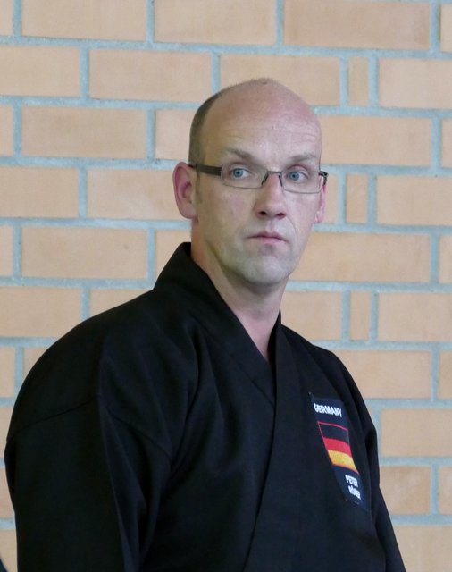 Peter Röder, 6. Dan Iaido, Präsident des Deutschen Iaido Bundes leitete den Landeslehrgang.