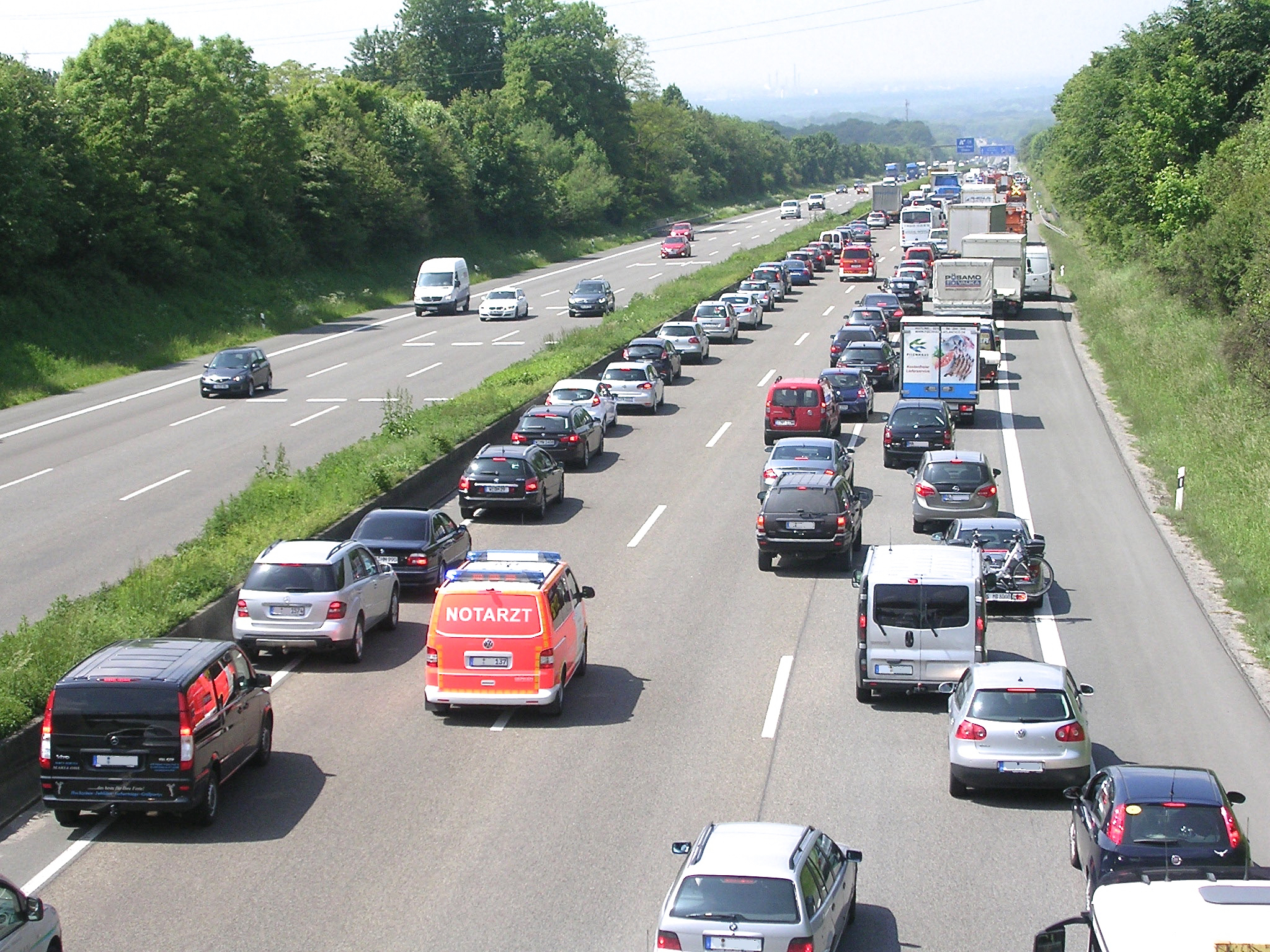 Die Bildung einer Rettungsgasse bleibt auch weiterhin Pflicht. Foto: Auto-Medienportal.Net/ADAC