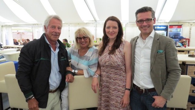 Apotheker Werner Kühnel (l.) und Ehefrau Sissy Kleinke-Kühnel (2.v.l.) mit Wirtschaftsreferent Dr. Michael Fraas und Ehefrau Karin. | Foto: K.E.