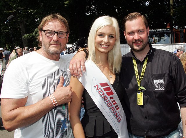 ,,Macho Man" Peter Althof mit der Miss Norisring und Jochen Kohler, MCN (v.l.). | Foto: Joachim König