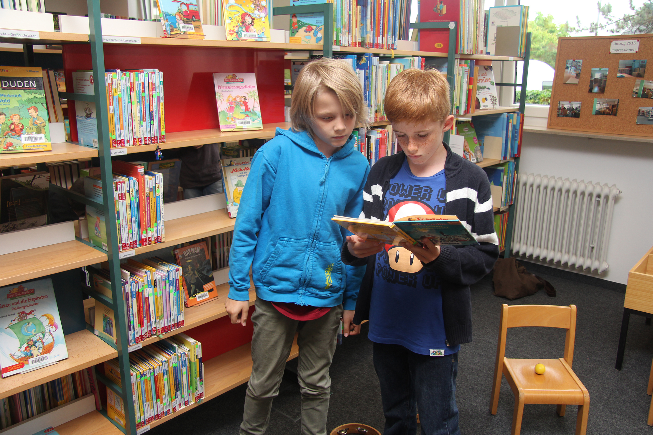 Schon zur Eröffnung zeigten sich die Kinder begeistert von der neuen Volksbücherei.
