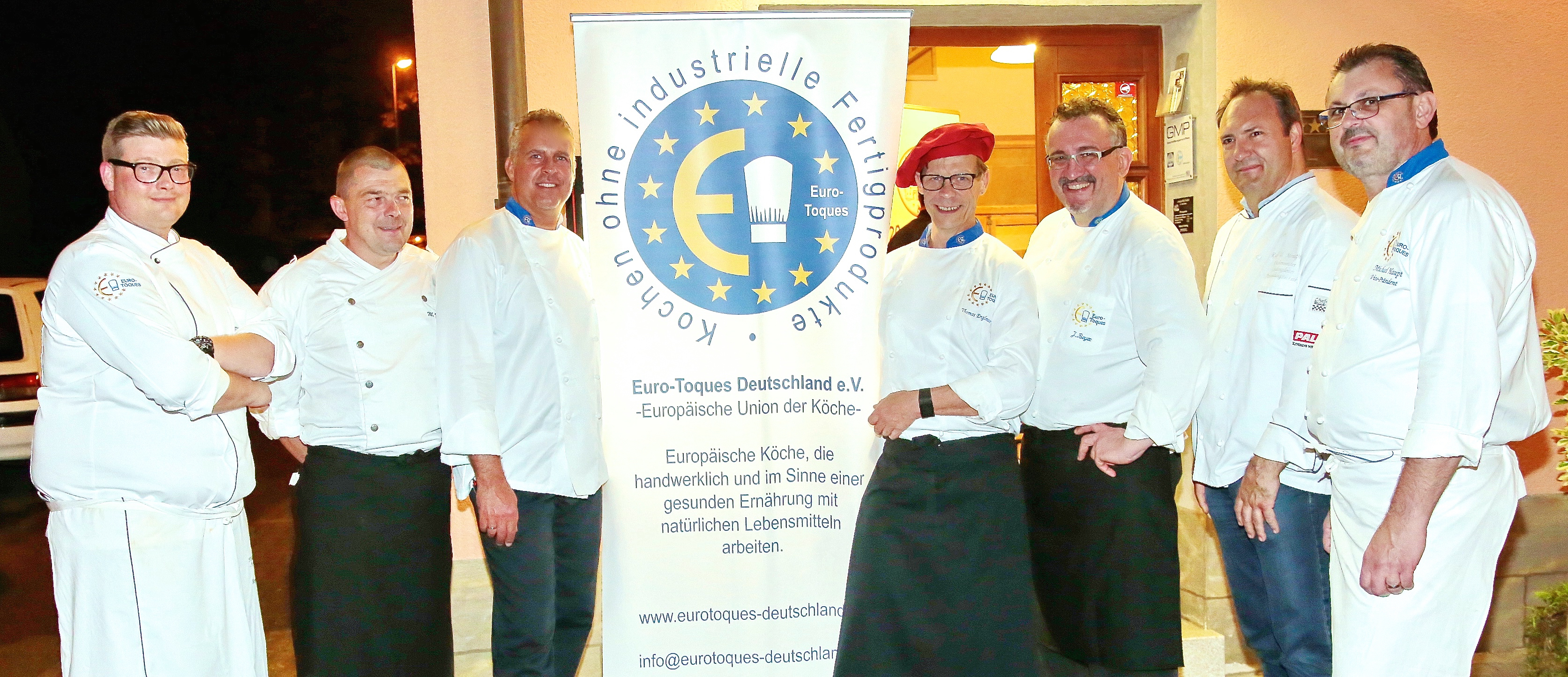 Gemeinsam für die Esskultur: Benjamin Szanto (Steigenberger Hotel Köln), Martin Förtsch (Servento Nürnberg), Frank Niebler (Gasthof Niebler), Thomas Englmaier (Fa. Bon Pastaio), Jürgen Beyer (uniVersa Casino), Ralf Meneghini (Fa. Palux) und Michael Haupt (A&Z Foodmanufaktur / v.l.n.r.). Foto: oh