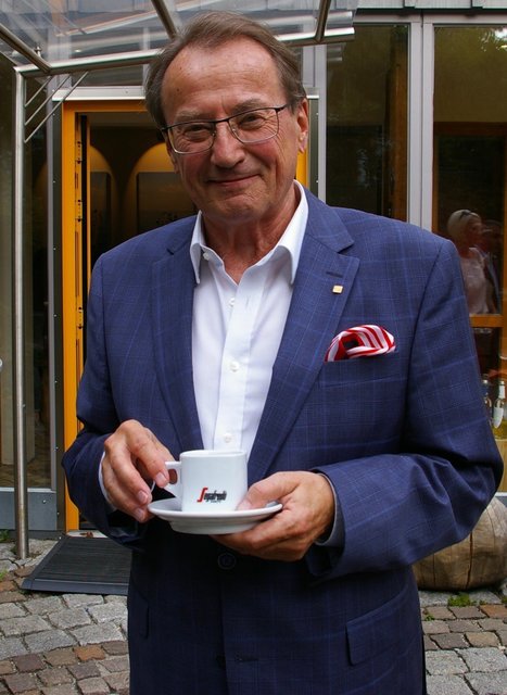 Günter Morsbach hat sein Buch ,,Kleingeld, Kies und Dachstuhlbrand" - 80 Unternehmergeschichten - vorgestellt.