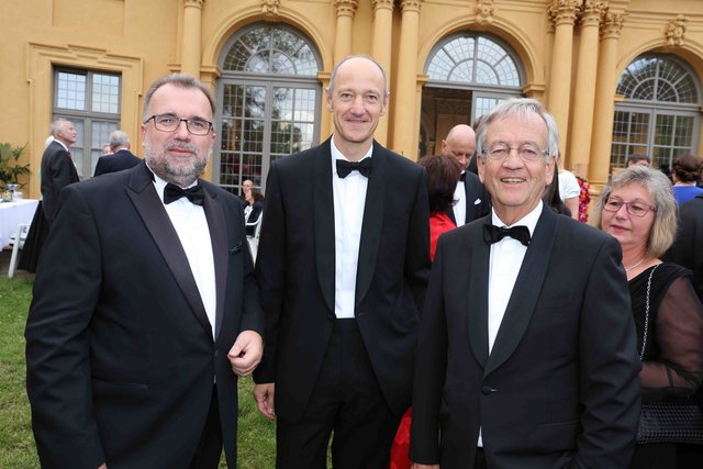 Die Siemens-Vorstände Prof. Dr. Siegfried Russwurm (l) und Dr. Roland Busch (M) mit Heinrich von Pierer. | Foto: Udo Dreier/bayernpress