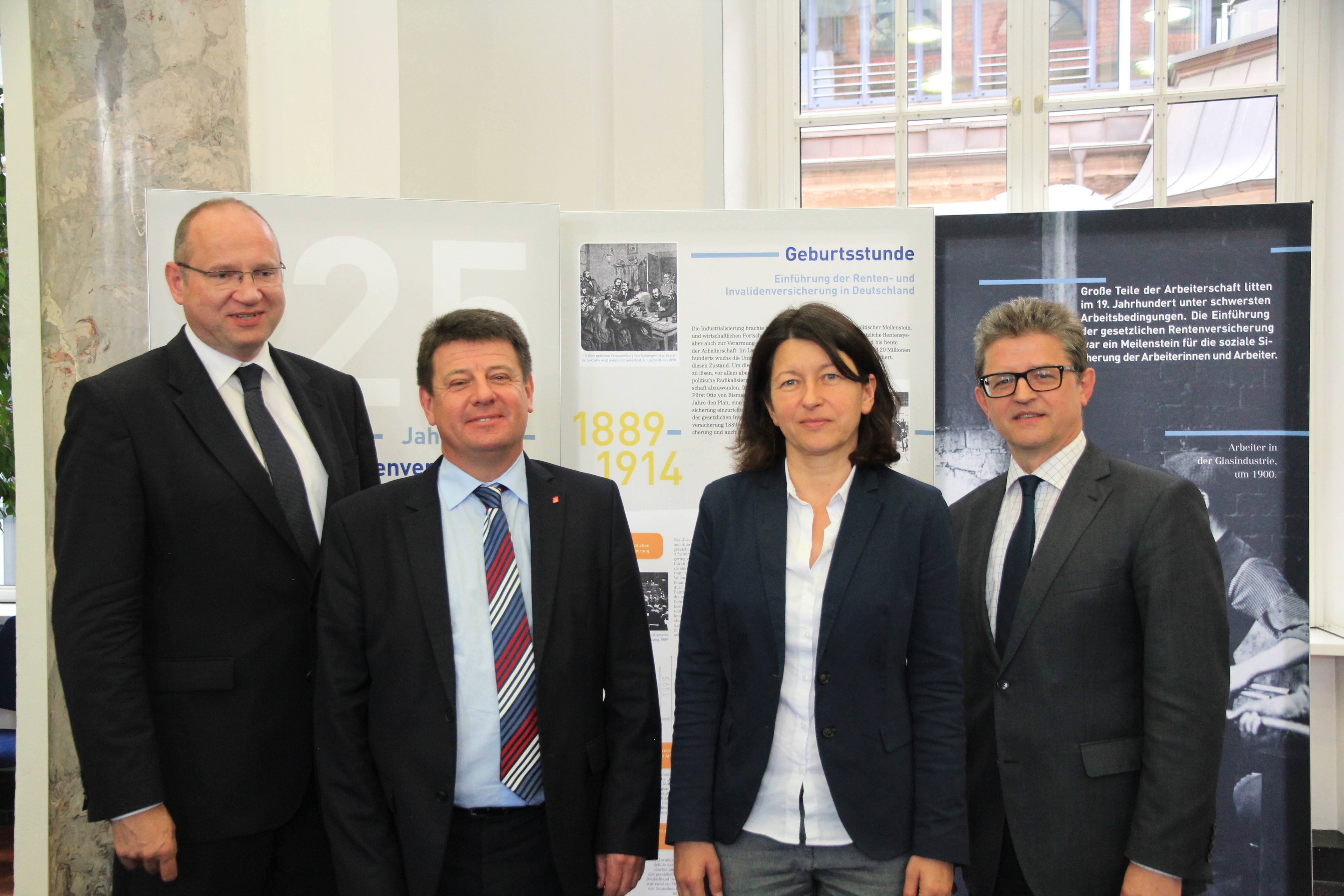 Die Vorstandsvorsitzenden der Deutschen Rentenversicherung Nordbayern und Bayern Süd: (v.l.) Ivor Parvanov, DRV Bayern Süd, Stephan Doll, DRV Nordbayern, Verena Di Pasquale, DRV Bayern Süd und Michael Bischof, DRV Nordbayern.