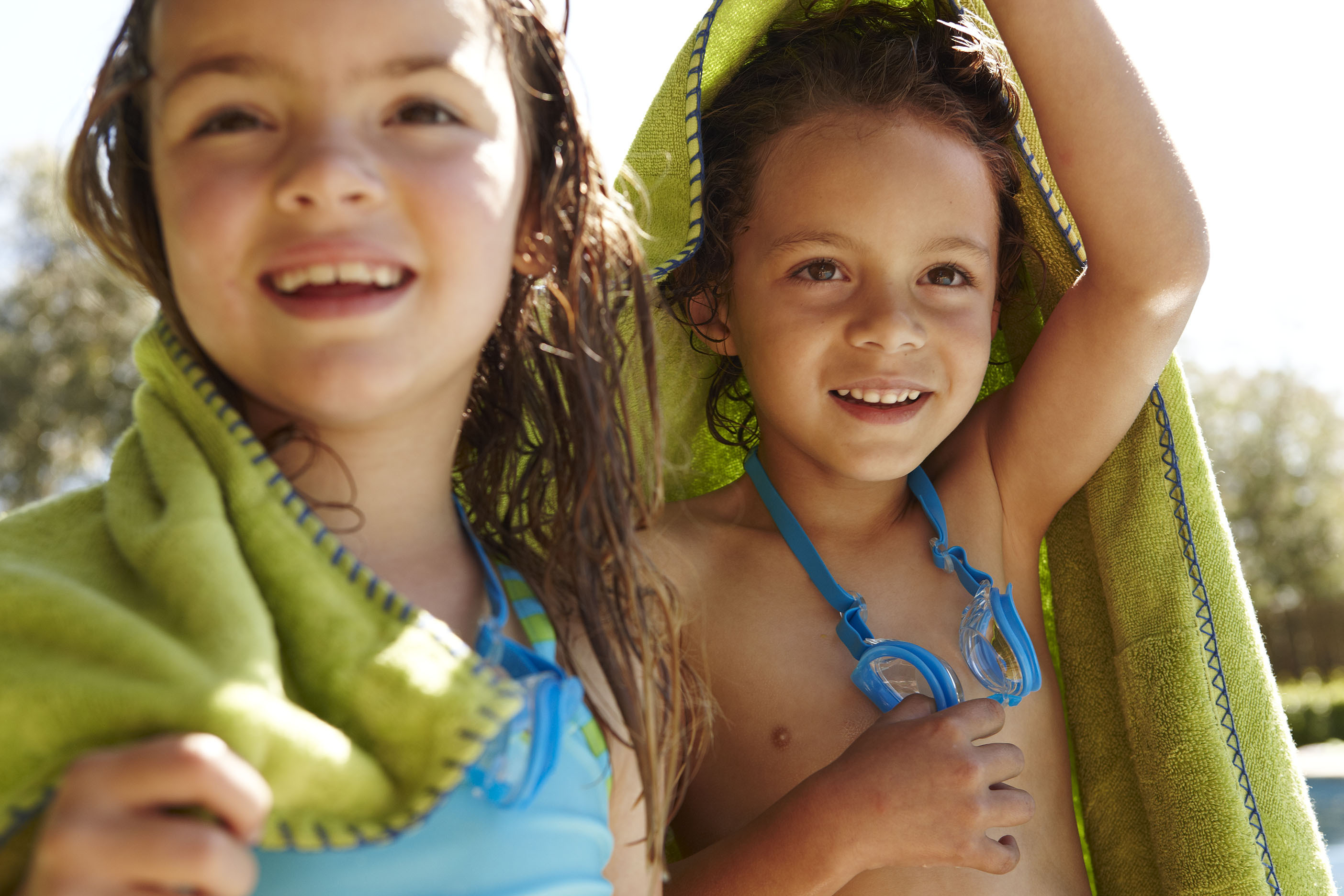 DLRG und AOK Mittelfranken zeichnen "Sichere Schwimmer" in der Kopernikus-Grundschule aus.