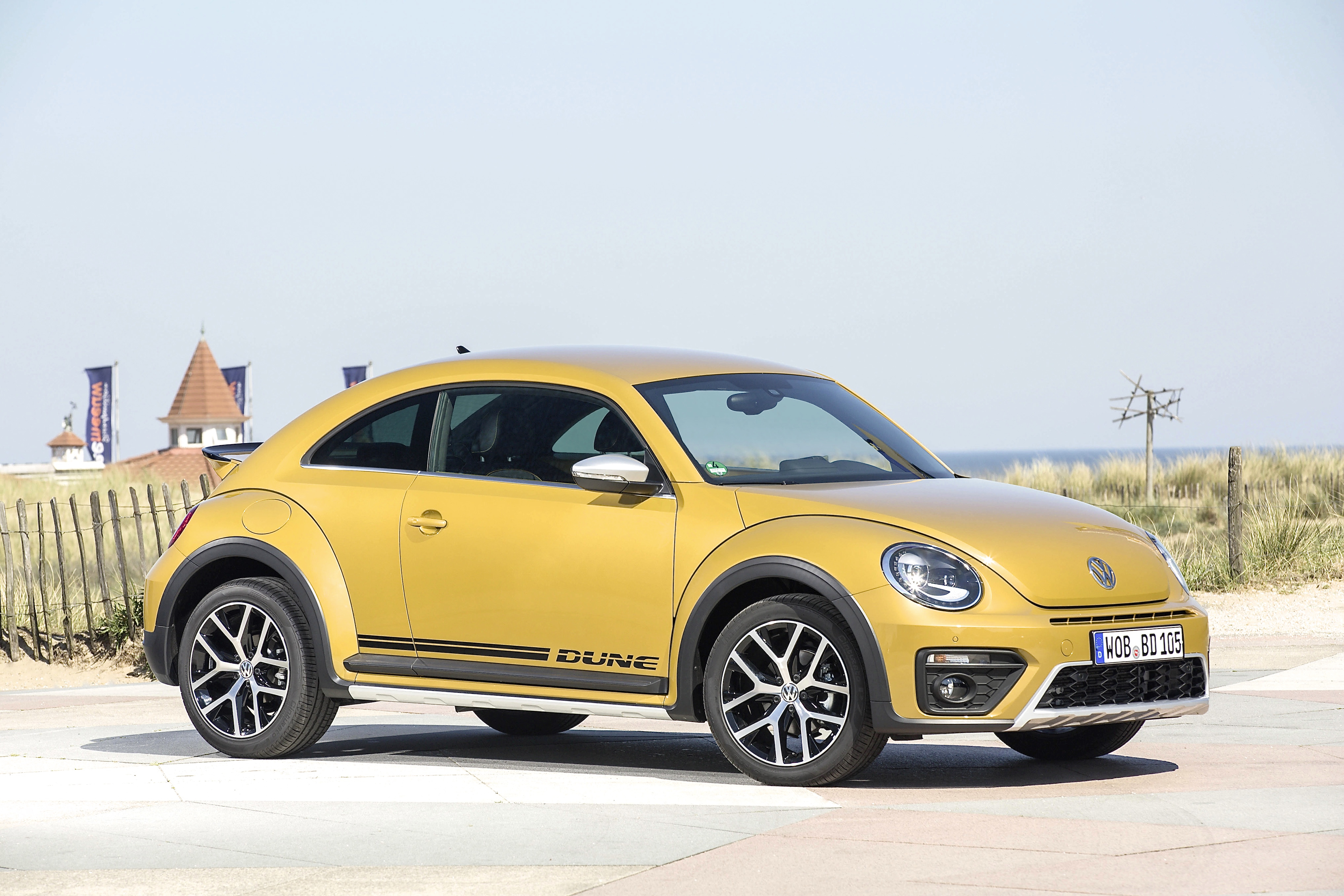 Der VW Beetle ist als „Dune“ noch edler geworden und wirkt (positiv) irgendwie „halbstarker“. Foto: Hersteller