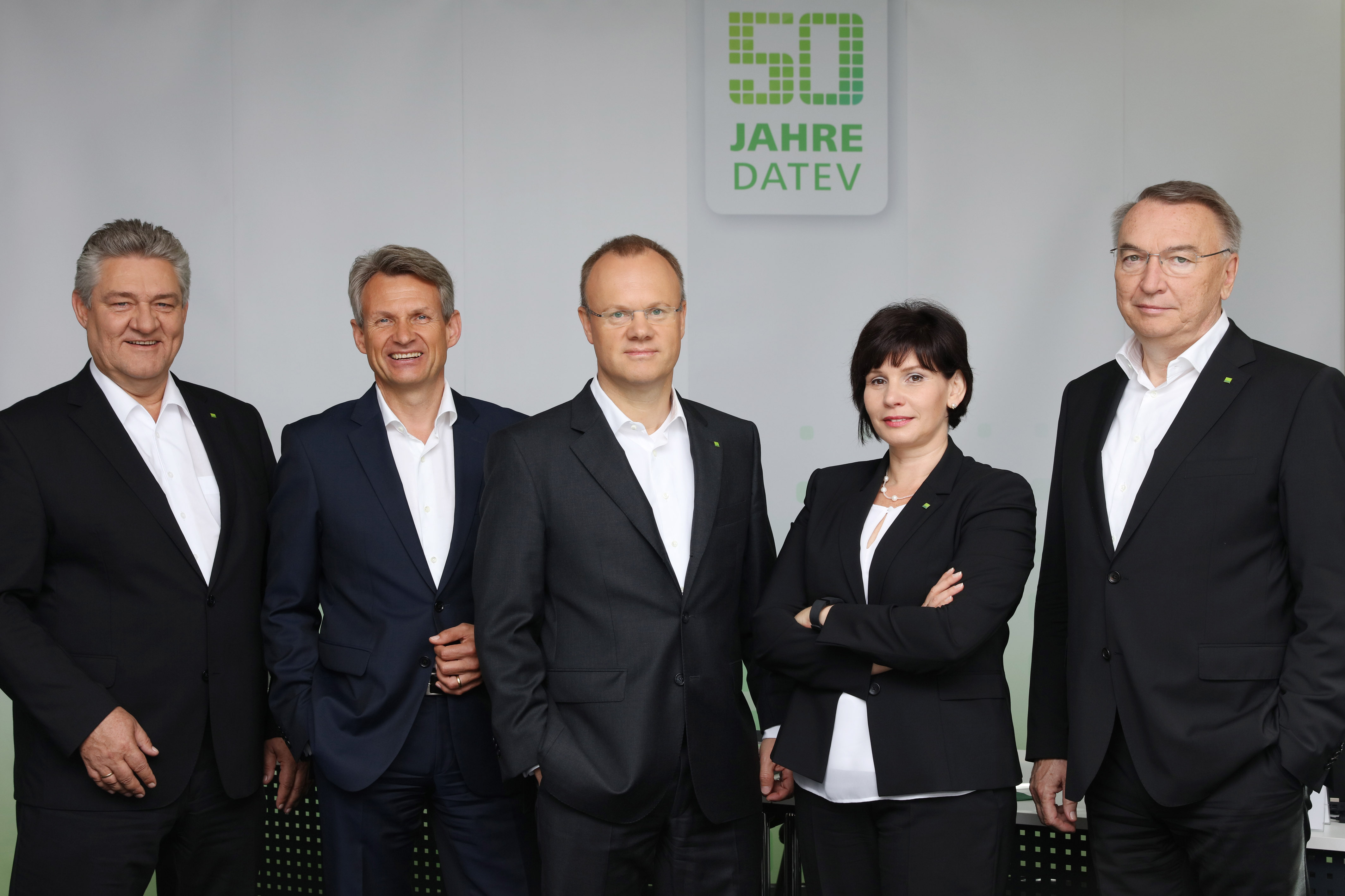 Vorstand der DATEV eG: Dr. Peter Krug, Jörg Rabe von Pappenheim, Dr. Robert Mayr, Diana Windmeißer, Eckhard Schwarzer (v.l.).