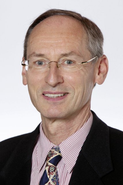 Dr. Markus Wiesenauer hat zahlreiche Lehrbücher zum Thema homöopathische Arzneimittel geschrieben.