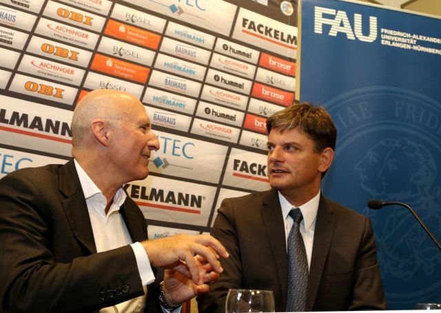 (Foto: hl-studios, Erlangen v.l.): Alexander Fackelmann, Aufsichtsrat HC Erlangen und Prof. Dr. Joachim Hornegger, Präsident der FAU