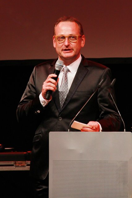 Erzkomödiant Volker Heißmann moderierte den Eröffnungsabend. | Foto: © tom