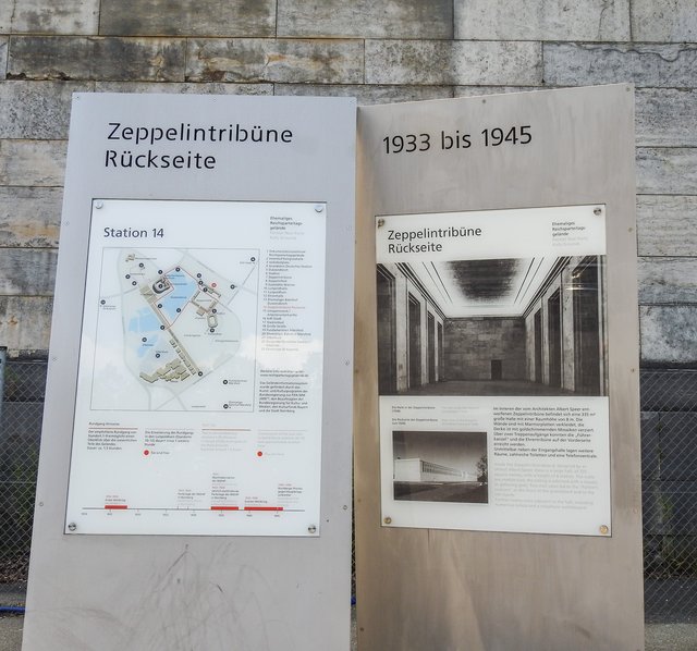 Rund um die Steintribüne werden für die Öffentlichkeit die vorbereitenden Maßnahmen der Sanierung auf Schautafeln erklärt. | Foto: Nicole Fuchsbauer