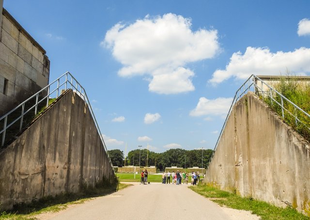 Zugang zum Zeppelinfeld. | Foto: Nicole Fuchsbauer