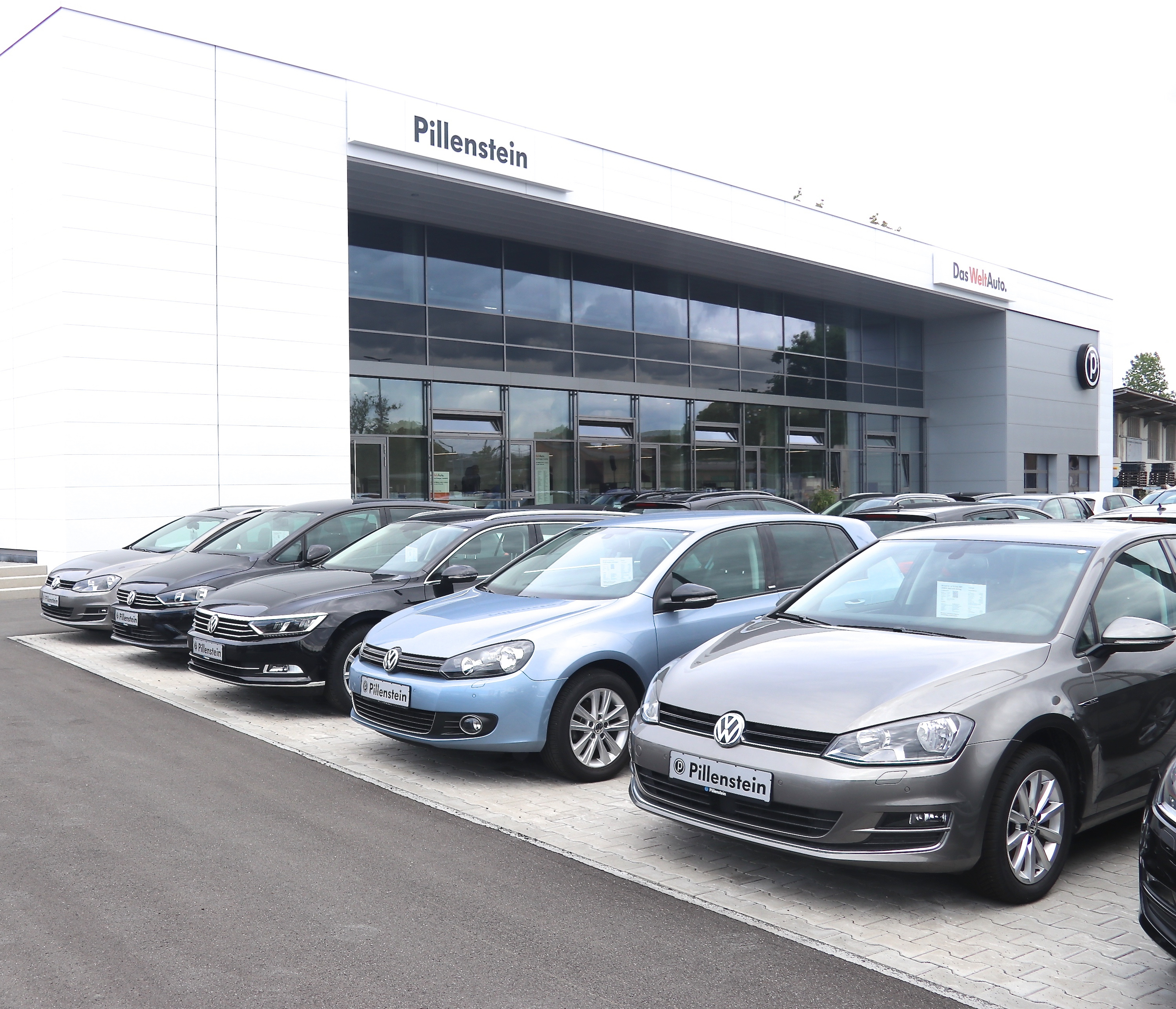 Das Volkswagen Zentrum Fürth Pillenstein schaut voller Stolz auf eine über 90-jährige Firmentradition und gehört laut Wirtschaftsreferent Horst Müller zu den absoluten Vorzeigeunternehmen der Kleeblattstadt. Foto: MStingl