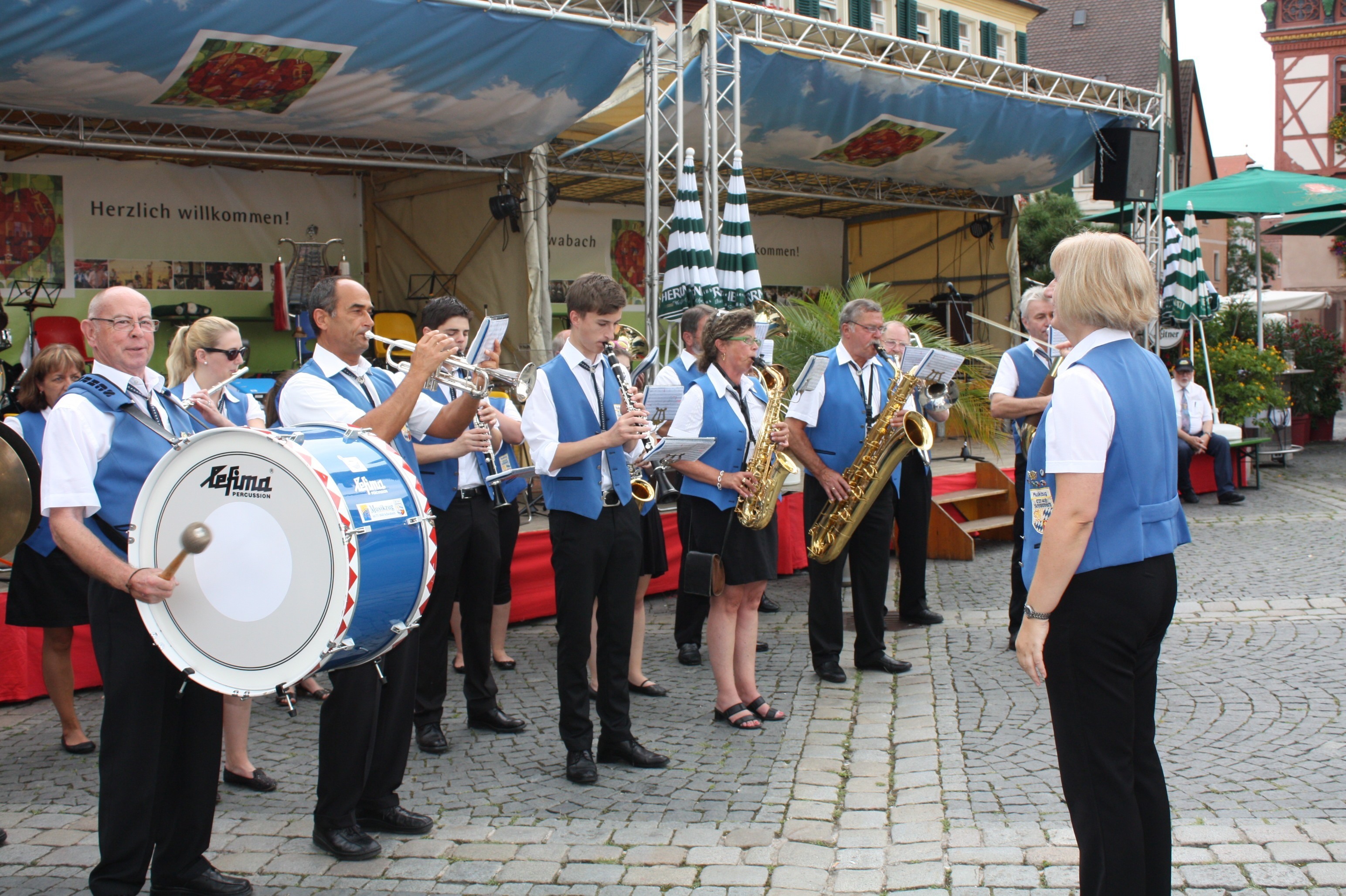 Der Schwabacher Musikzug 1848 e.V. unter Leitung von Adelheid Habiger wird auch in diesem Jahr wieder am Freitag-Nachmittag ein Standkonzert geben.