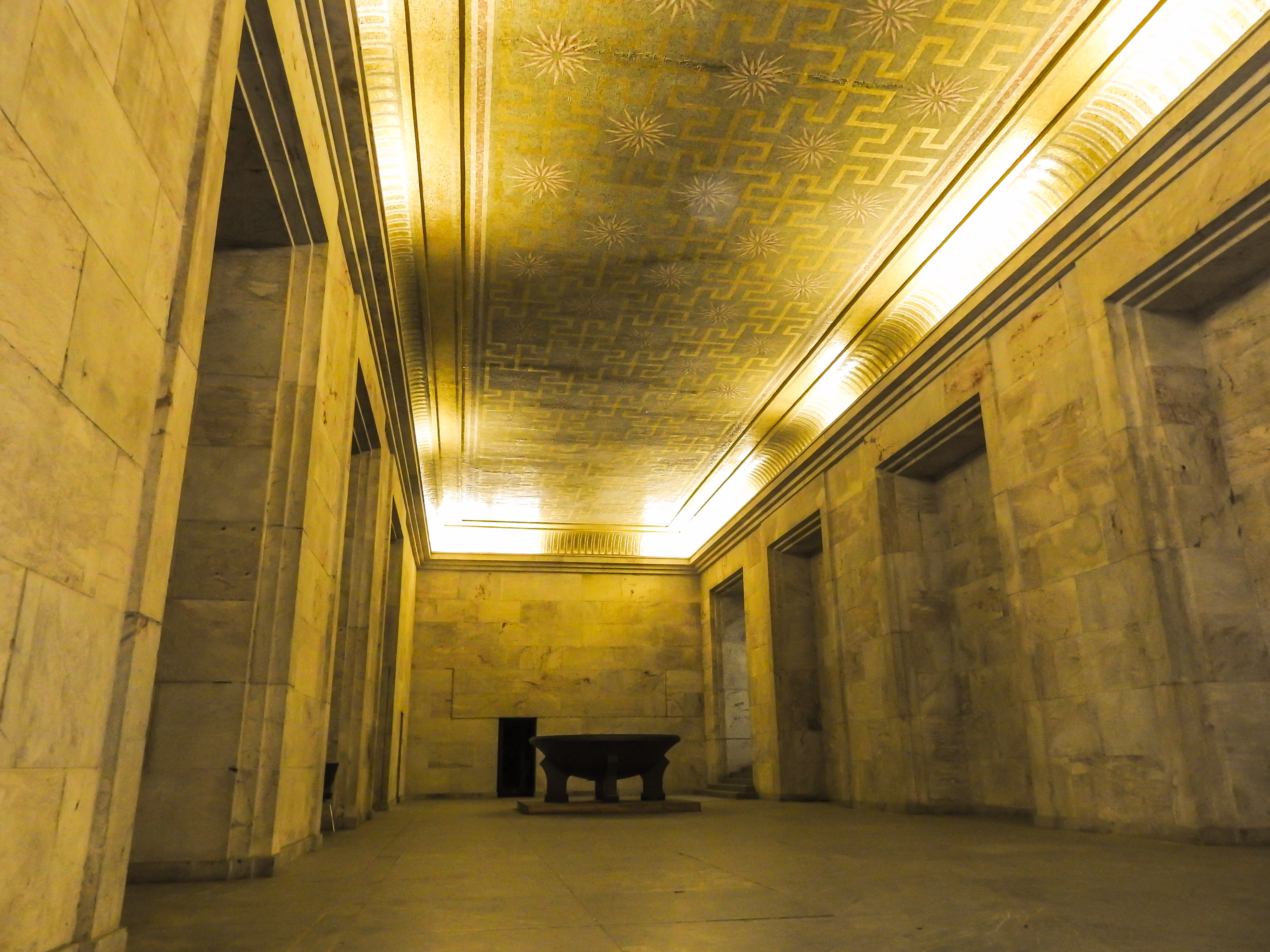 Der Goldene Saal: Im Inneren der vom Architekten Albert Speer entworfenen Zeppelintribüne befindet sich die 335 Quadratmeter große Halle mit einer Raumhöhe von acht Metern.