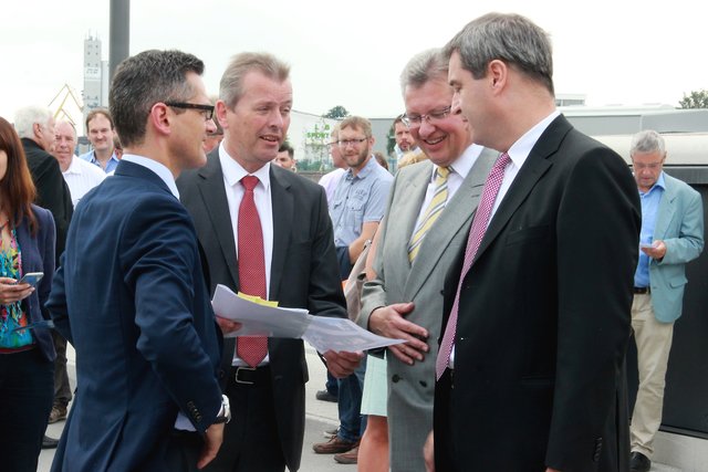 Eröffnung des Personenschifffahrtshafens Nürnberg (v.r.) Staatsminister Dr. Markus Söder, NürnbergMesse CEO Dr. Roland Fleck, Oberbürgermeister Dr. Ulrich Maly und Wirtschaftsreferent Dr. Michael Fraas. | Foto: tom