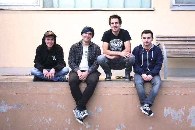 Mit von der Partie sind auch die „Primetime Heroes“, eine 2012 gegründete Punkrock-Band aus Neustadt an der Aisch. Mit straightem Fast-Skatepunk bespielten sie bisher die heimischen Regionen, ihre erste EP „Isolation; Identified“ erschien im Herbst letzten Jahres. Foto: Veranstalter