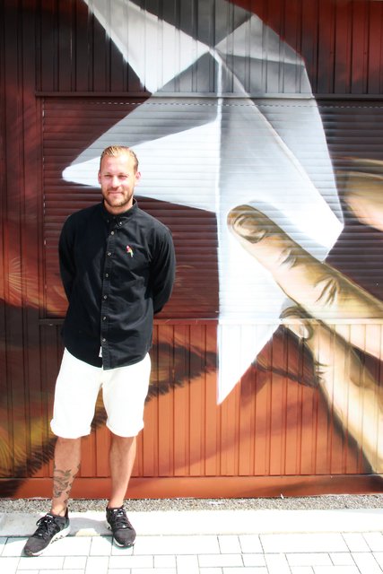 Neu gestaltete Hafenmeisterei mit Künstler Julian Vogel. | Foto: tom