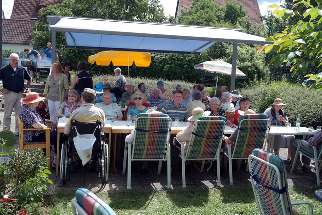 Zufriedene Gäste ruhen sich aus