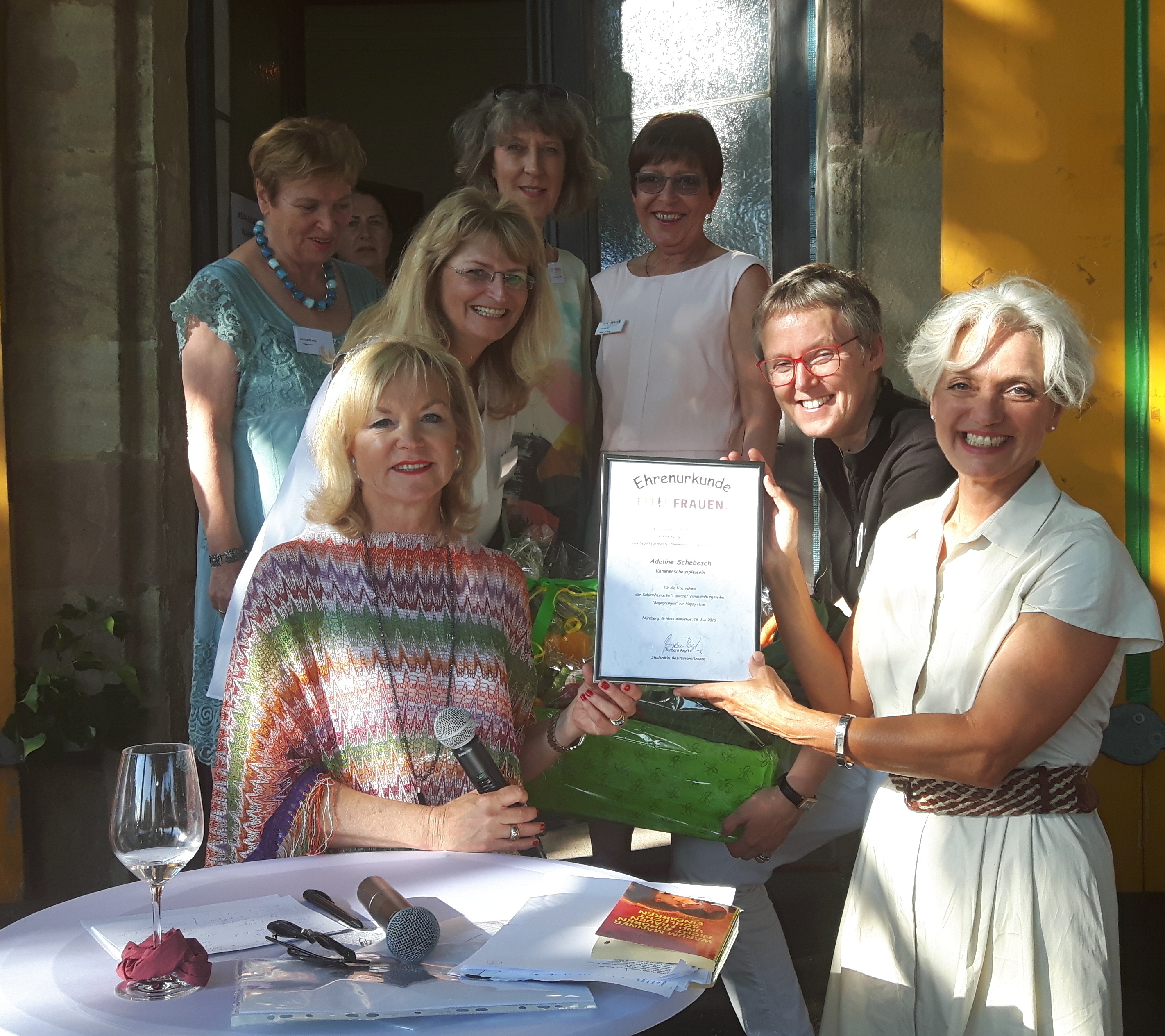 Die Frauen Union hatte bereits zum 18. Mal zum Sommerempfang ins Schloss Almoshof eingeladen.