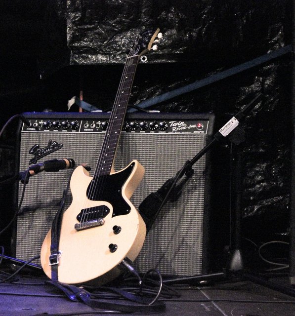 Auch eine Gitarre braucht mal ne Pause. Foto: Ebersberger