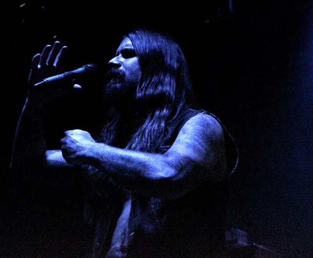 Allerbeste Stimmung herrschte bei Rock im Wald. 16 Bands - hier Kvelertak -  heizten an zwei Tagen dem Publikum ein. Foto: Ebersberger