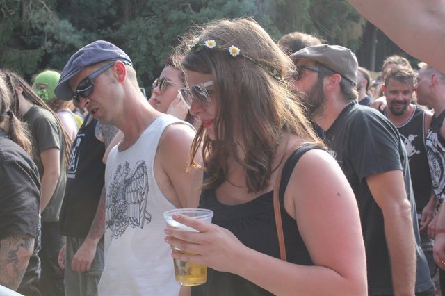 Allerbeste Stimmung herrschte bei Rock im Wald. 16 Bands heizten an zwei Tagen dem Publikum ein. Foto: Ebersberger