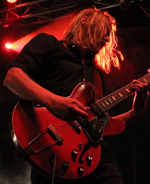 Allerbeste Stimmung herrschte bei Rock im Wald. 16 Bands - hier Graveyard -  heizten an zwei Tagen dem Publikum ein. Foto: Ebersberger