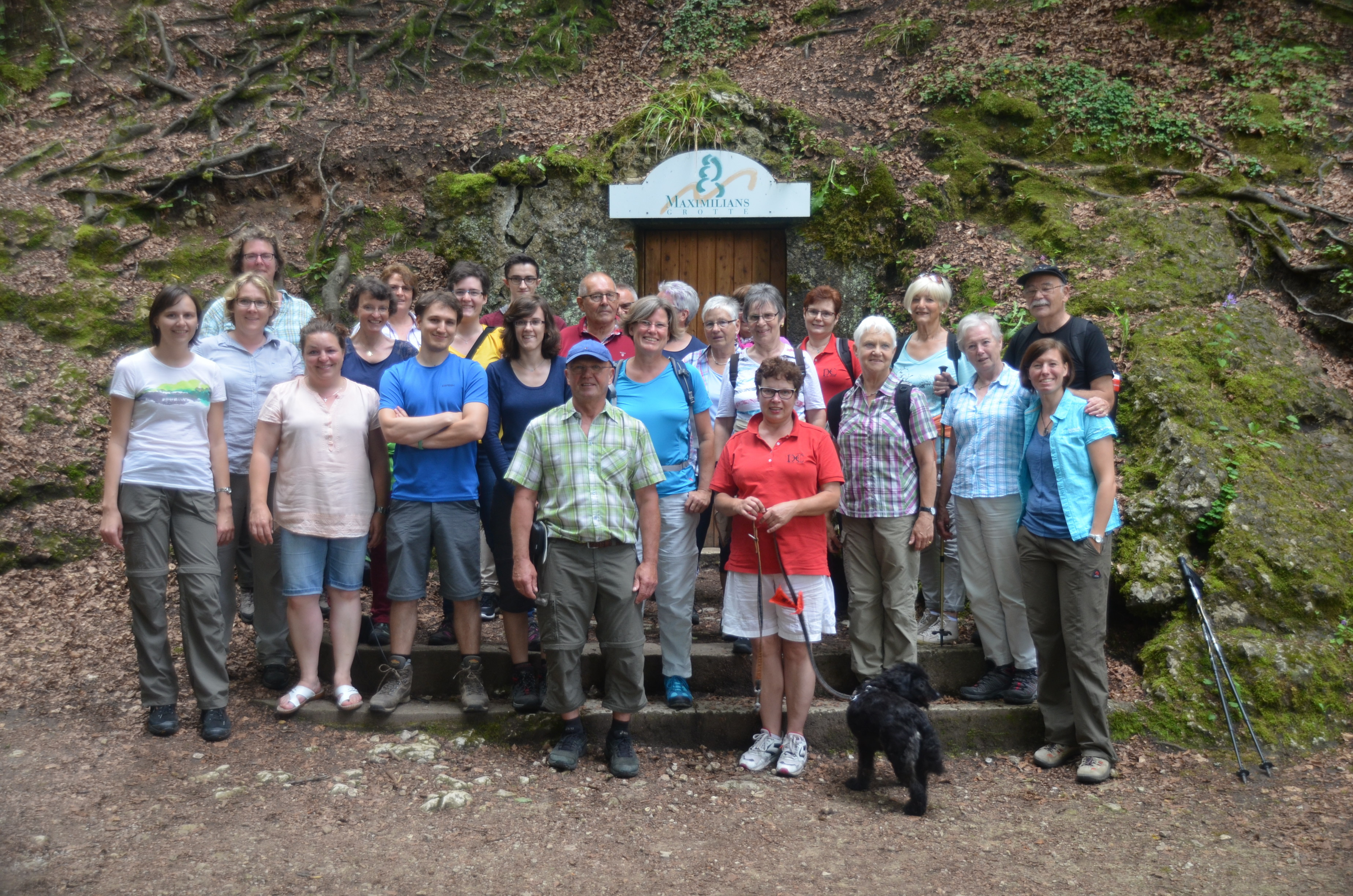 Der Dehnberger Hof Chor vor der Maxmiliansgrotte. (Foto: privat)