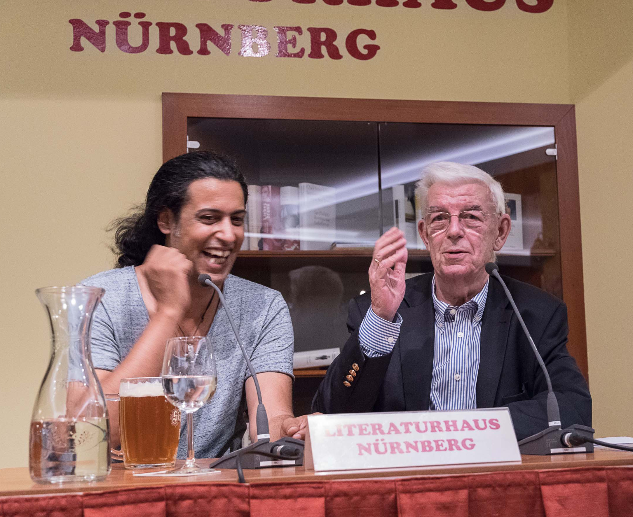 Abbas Khider (l.)und Literaturhaus-Leiter Dr. Manfred Boos