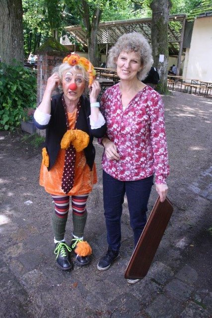 Clown Drops mit Vereinsvorsitzenden Jutta Bär | Foto: Traudel Ebert
